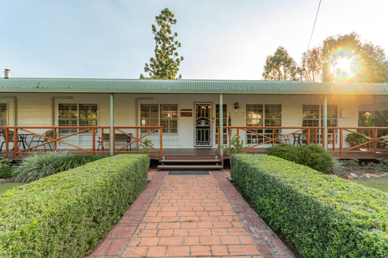 Birds 'N' Bloom Cottages Yungaburra Exterior photo