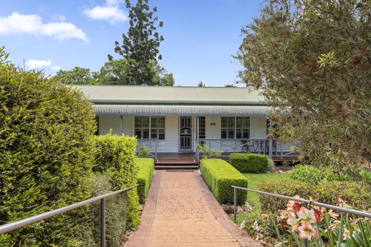 Birds 'N' Bloom Cottages Yungaburra Exterior photo