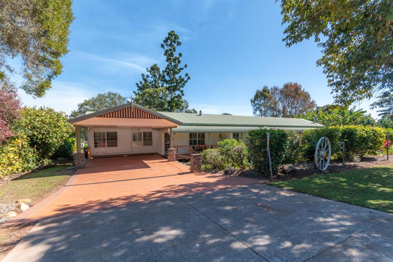 Birds 'N' Bloom Cottages Yungaburra Exterior photo