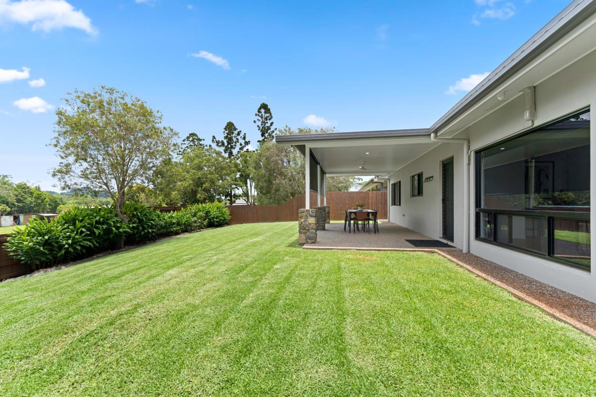 Birds 'N' Bloom Cottages Yungaburra Exterior photo