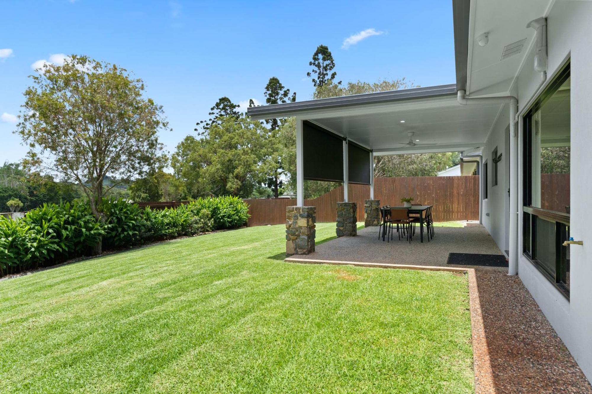 Birds 'N' Bloom Cottages Yungaburra Exterior photo